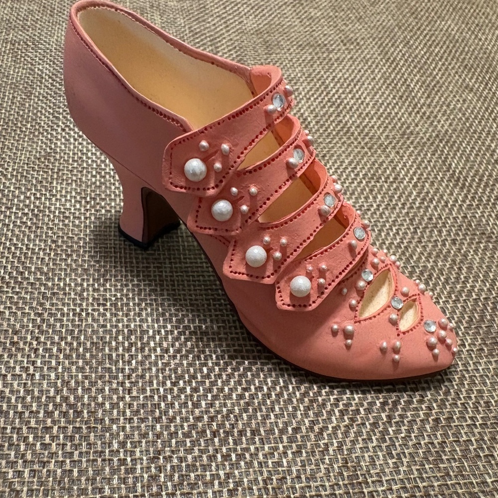 Just The Right Shoe-1998 Promenade# 25018- By Raine